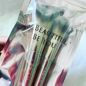 Be Beautiful Be You - F.A.R.A.H makeup 💄 brushes
